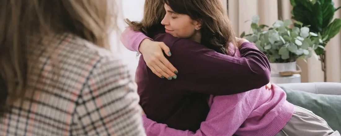 Mujeres de la comunidad Maia apoyándose